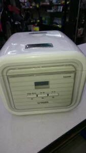 (家電持ち込み30%UP中!) タイガー マイコン炊飯器3合 2017年製 JAJ-A552 お買取りしました。 高く買取るゾウ八幡東店
